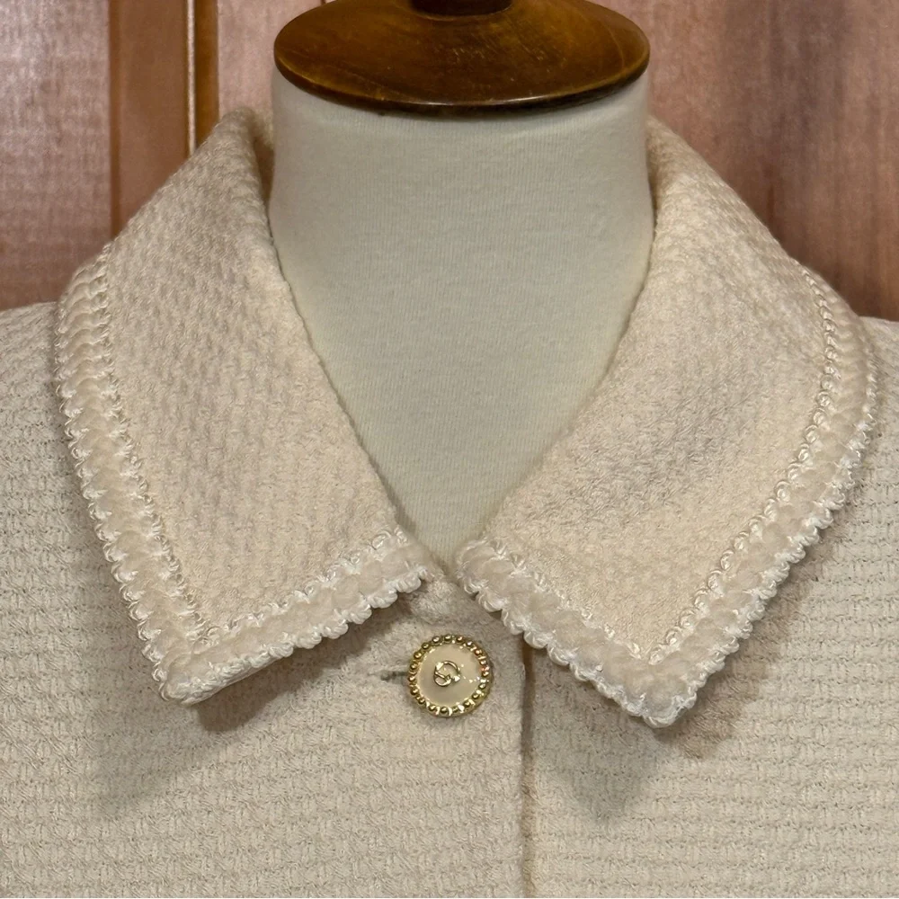 St. John Collection Cream Knit Jacket and Skirt Set - Picture 3 of 16